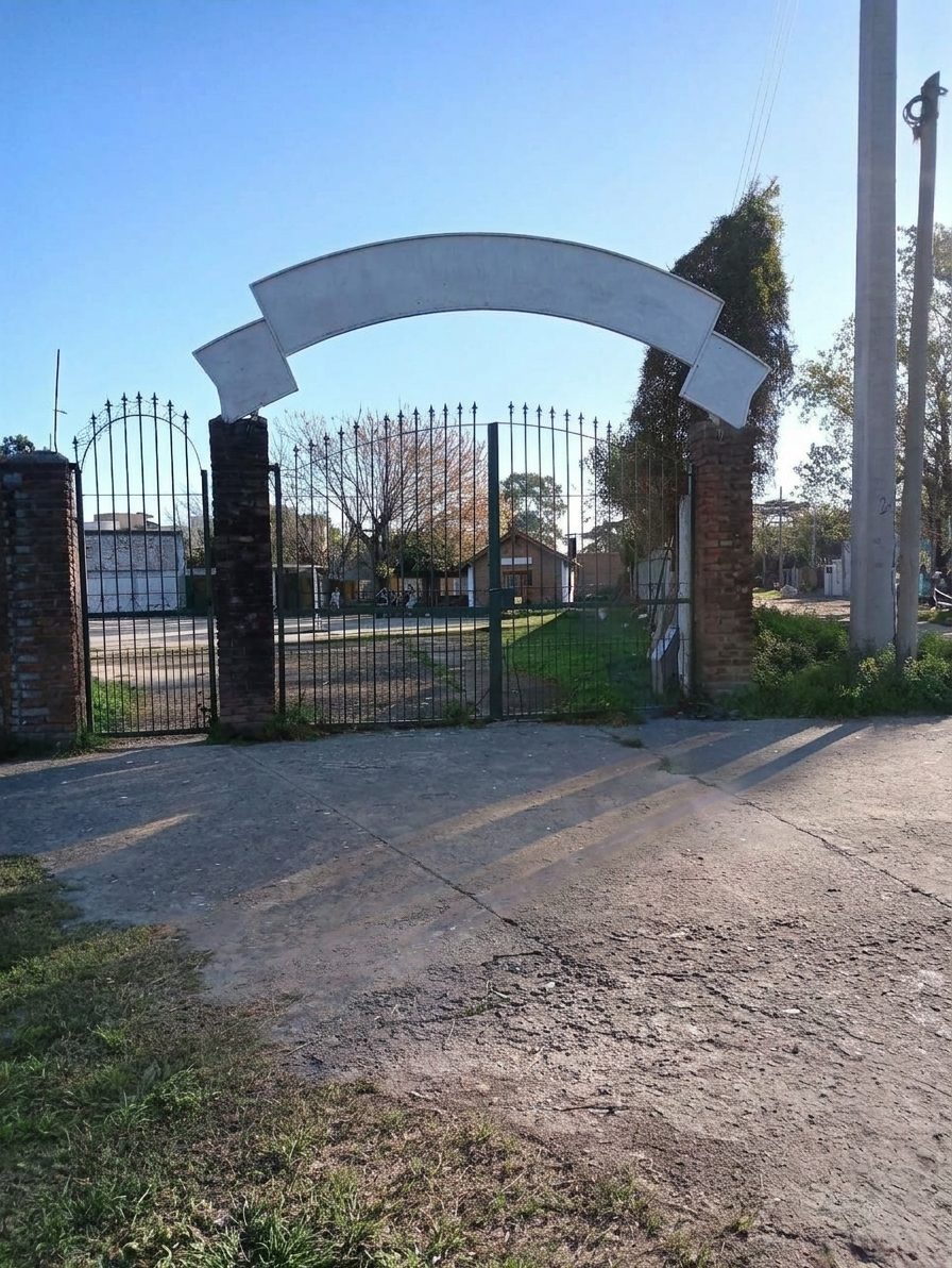 Venta Terreno en esquina con construcción en Los Polvorines