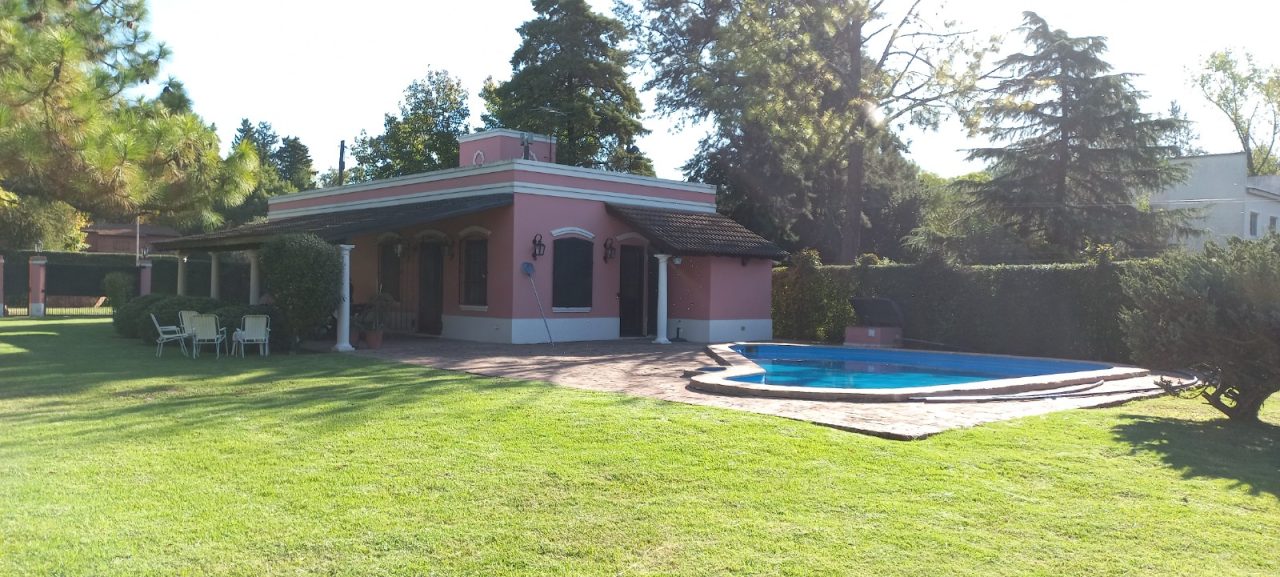 Casa quinta 5 ambientes con pileta y cochera en Tortuguitas