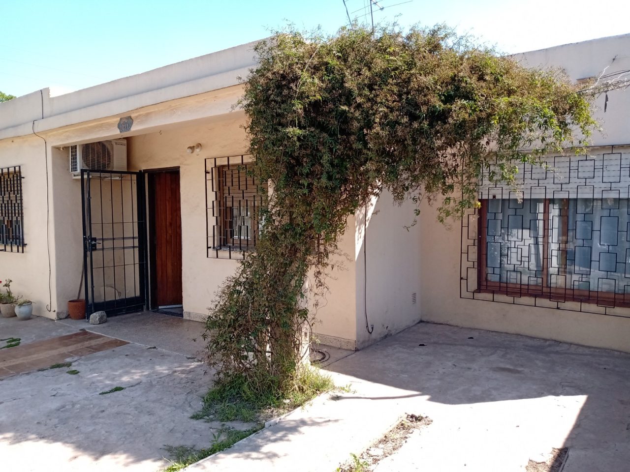 Casa 4 ambientes con cochera y parrilla en José C. Paz