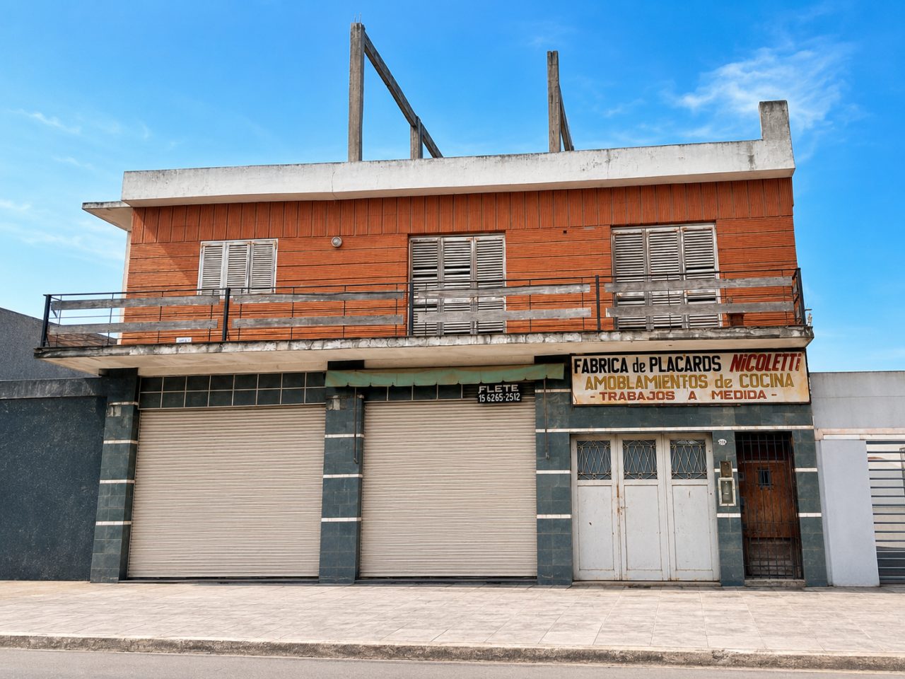 Casa 5 ambientes  en venta con local y cochera en Ituzaingó Norte