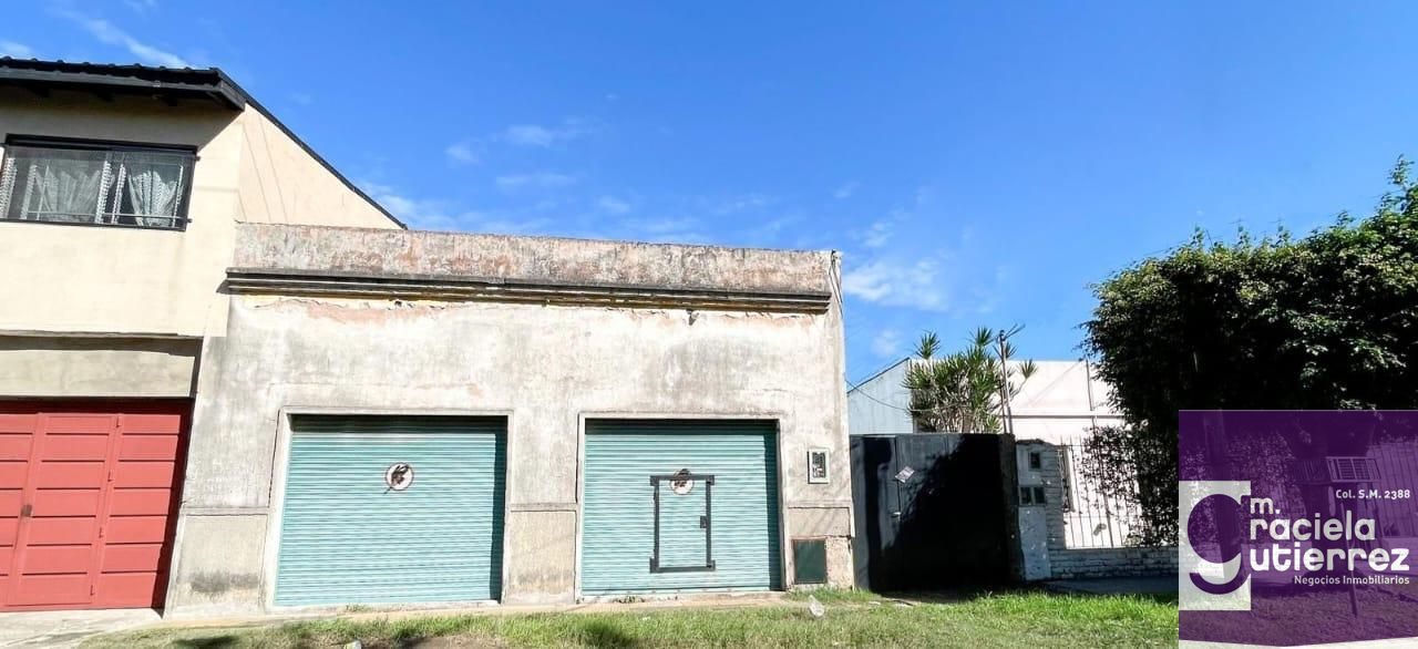 Venta Casa a refaccionar con locales y cochera en Villa Adelina
